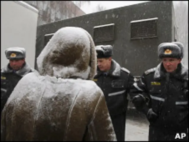 У ворот минской тюрьмы