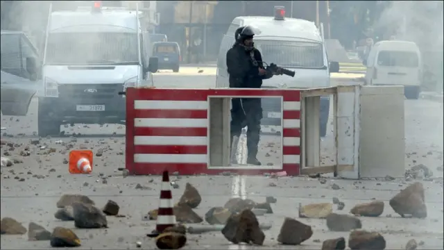 Tunsia and Police 2