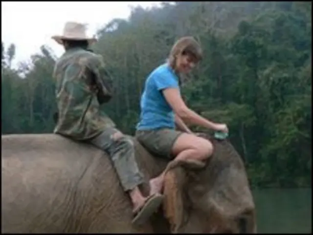 Quản tượng Lid và phóng viên Claudia Hammond