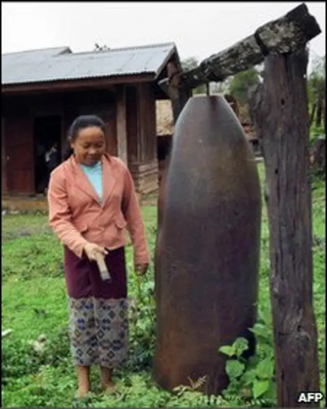 Vỏ bom được dùng làm kẻng nhưng vẫn còn nguy cơ với bom chưa nổ còn sót lại