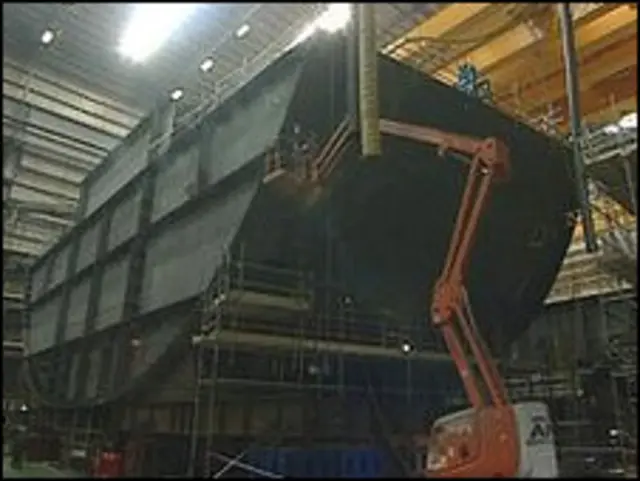 修造中的航母尾部