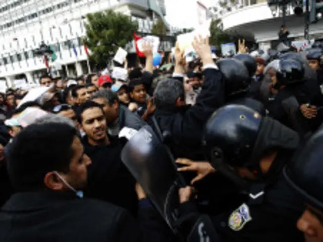 Демонстрации в Тунисе продолжаются