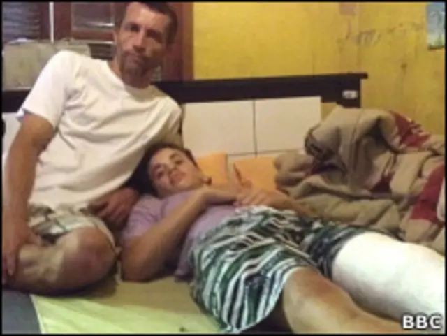 Magno de Jesus Andrade e o filho Pedro (foto: Rafael Spuldar / BBC Brasil)