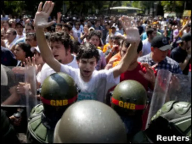 درگیری دانشجویان معترض به هوگو چاوز با پلیس ونزوئلا