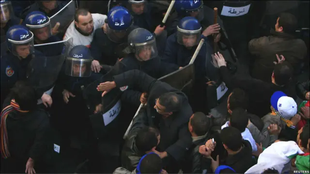 Aksi protes di Aljiers