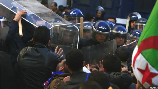 Aksi protes di Aljiers