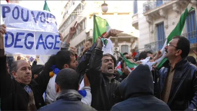 Aksi protes di Aljiers