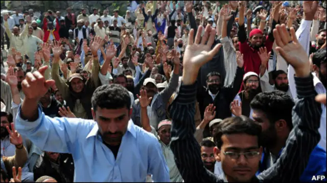 Demo pekerja perusahaan listrik