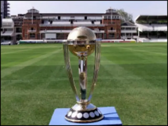 کریکټ لوبډله