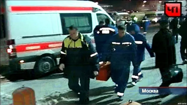 Ambulans berdatangan ke bandara