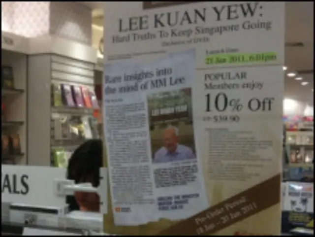 书店《李光耀:新加坡赖以生存的硬道理》一书销售广告