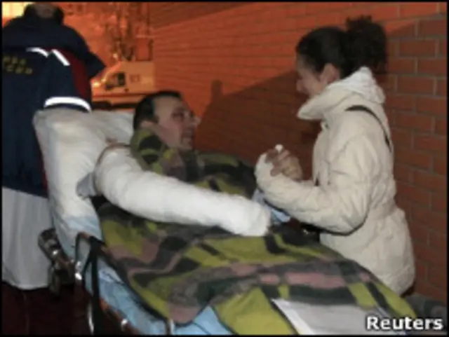 Atendimento de feridos no aeroporto russo
