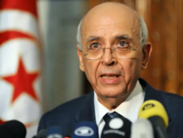 PM Ghannouchi segera rombak kabinet pemerintahan sementara.