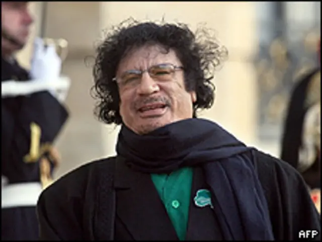 Muamar Khadafi, em Paris, 2007 (arquivo)