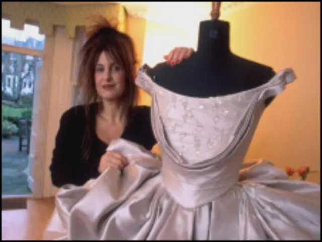 A estilista Elizabeth Emanuel