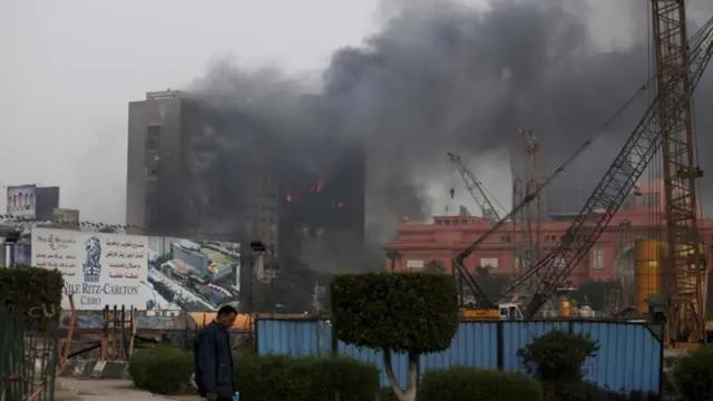 جمعہ کو قاہرہ میں حکمران جماعت کے صدر دفتر کو نذر آتش کر دیا گیا تھا