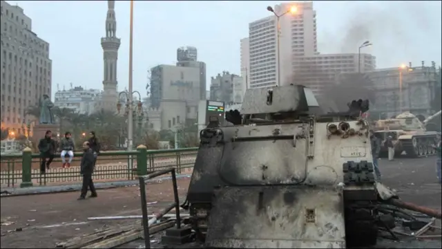 اگر فوج صدر حسنی مبارک کا ساتھ دیتی ہے تو اس کی عوام میں عزت اور احترام کو بڑا دھچکا لگے گا