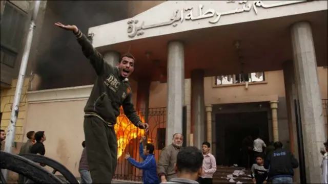 مصر میں ہفتے کو مسلسل احتجاج کا پانچواں دن تھا