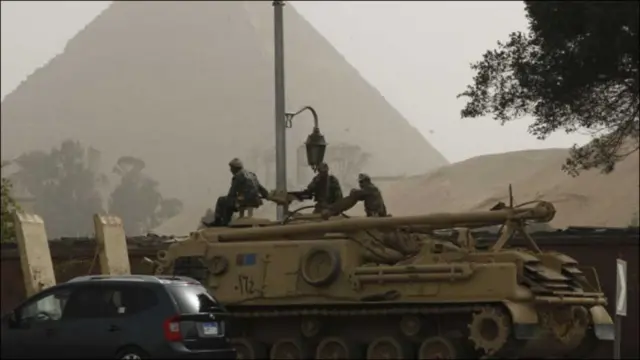 مصر میں ہفتے کو مسلسل احتجاج کا پانچواں دن تھا