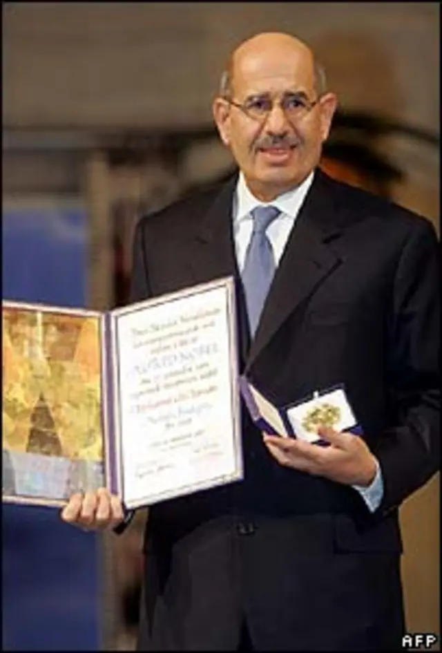 Mohamed ElBaradei menerima Hadiah Nobel Perdamaian tahun 2005