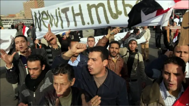Sebagian massa pendukung Presiden Mubarak melancarkan demonstrasi tandingan untuk mendukung presiden yang telah berkuasa sekitar 30 tahun.