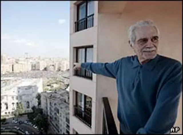 عمر شریف در قاهره زندگی می کند