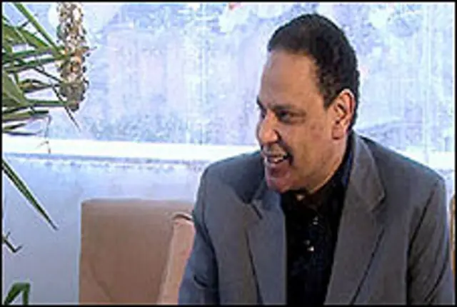 علاء الاسوانی: جوانان خواهان تحولات عمیق هستند.