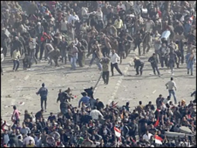 開羅示威對立派別發生激烈衝突