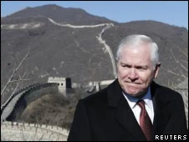 美国国防部长盖茨在长城（12/01/2011）