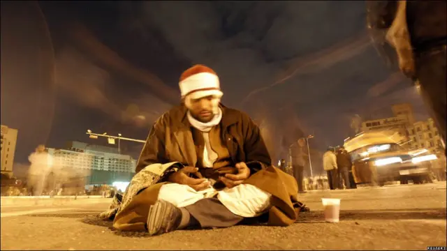 埃及反對派示威者在開羅解放廣場祈禱（02/02/2011）