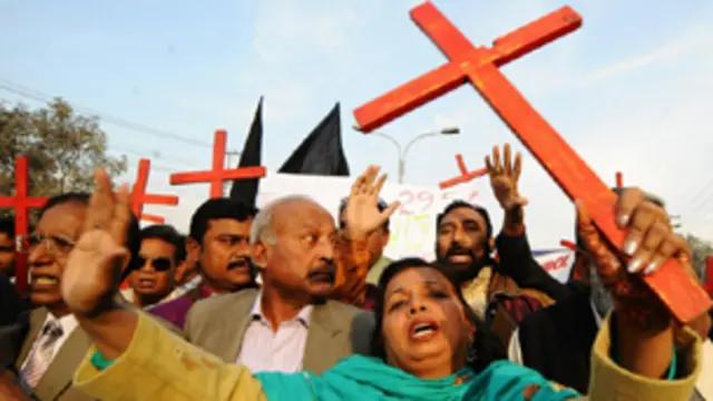 باكستانيون مسيحيون يتظاهرون ضد قانون التجديف
