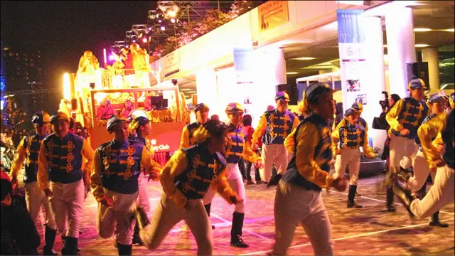 香港兔年花车巡游上香港赛马会的花车队伍“马上兴旺”（3/2/2011）