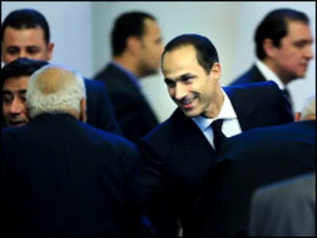 Gamal Mubarak phải từ chức khỏi Bộ Chính trị của Đảng cầm quyền