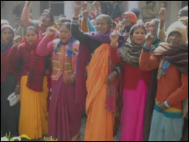 बाघों के हमले से परेशान स्थानीय लोग प्रदर्शन करते रहे हैं