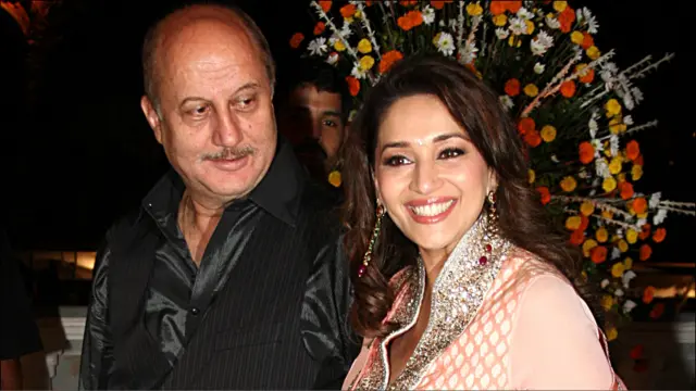 अनुपम खेर और माधुरी दीक्षित.