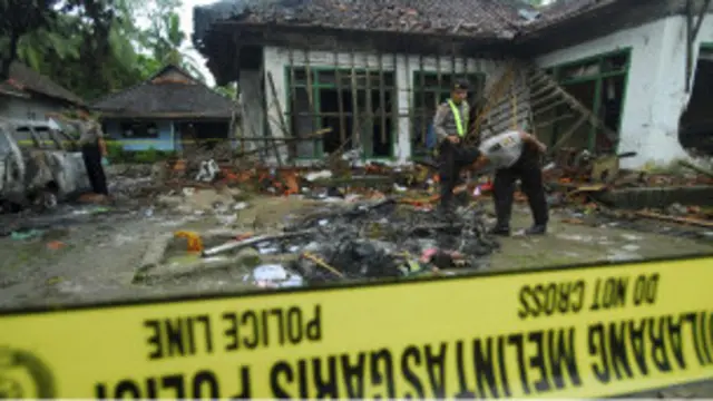 Polisi dan rumah ibadah Ahmadiyah