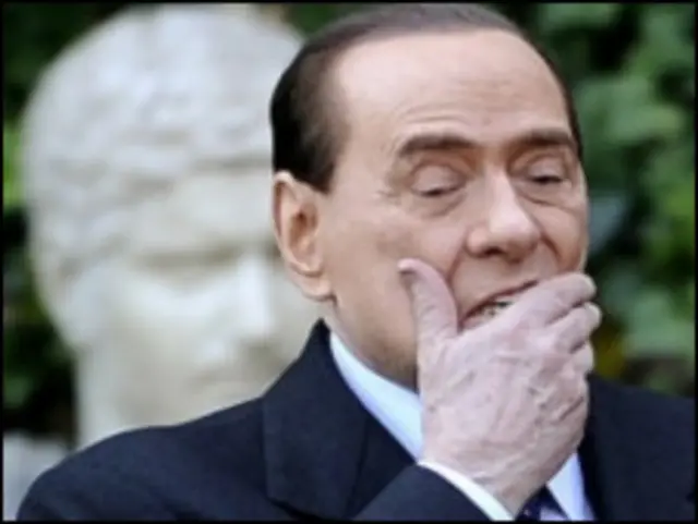 Berlusconi: premiê sofre acusações há anos