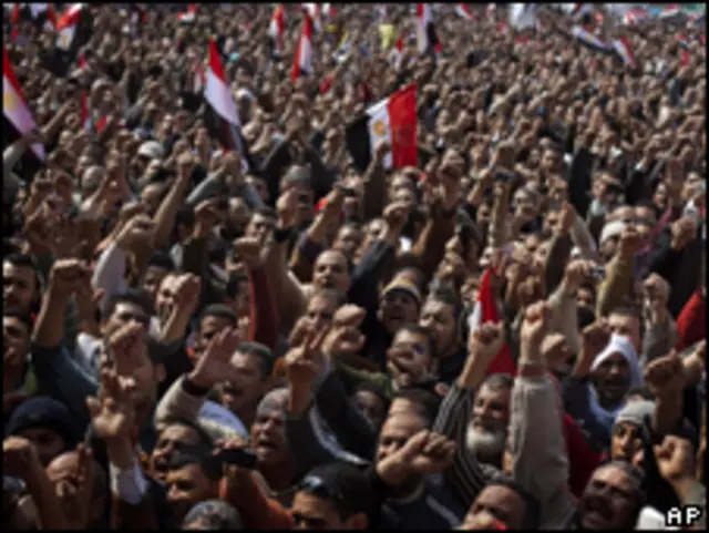 開羅解放廣場上示威者（08/02/2011）