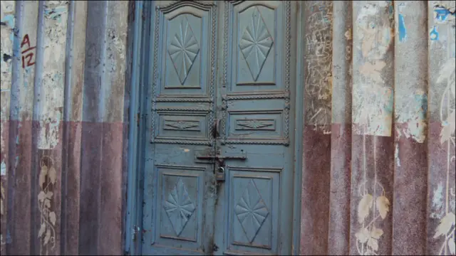  آج اس بازار میں آنے والوں کا استقبال رقص و موسیقی کی روایت کے امین ان کوٹھوں پر پڑے تالے کرتے ہیں۔