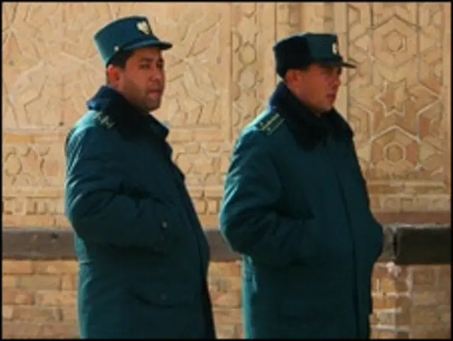 Ўзбек милицияси гумондорларни қийноққа тутиши билан ном чиқарган