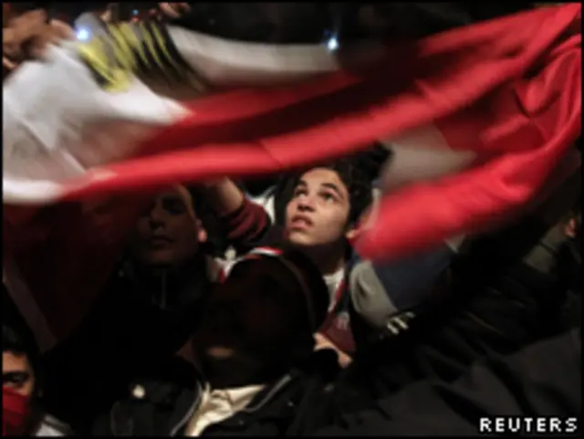 Manifestantes na Praça Tahrir, no Cairo