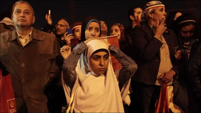 Vẻ mặt thất vọng của người dân sau khi nghe xong diễn văn của Tổng thống và tuyên bố không từ chức của ông tối thứ Năm 10/2.