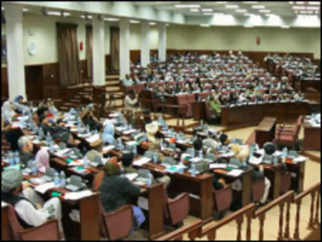 د ملي شورا ځينې استازي وايي تر هغې پورې چې افغان حکومت په دې برخه کې رڼه تگلاره جوړه نه کړي ، نو ولسي مرگ ژوبله به ورسره روانه پاتې وي .