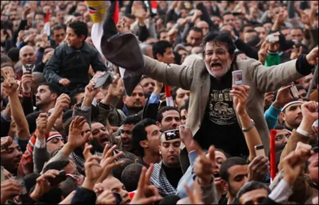 قاهره و جند شهر دیگر مصر همچنان شاهد تظاهرات گسترده مخالفان حسنی مبارک است