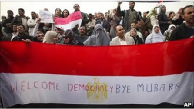 Warga Mesir bergembira