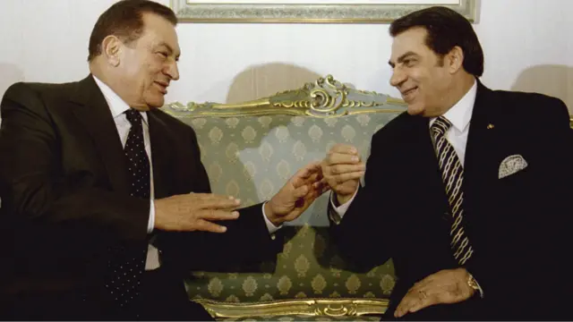 Husni Mubarak meletakkan menyusul lengsernya Presiden Tunisia Ben Al yang juga lama berkuasa.