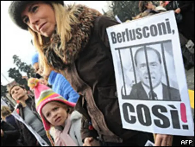 Mulheres protestam contra Berlusconi em Roma