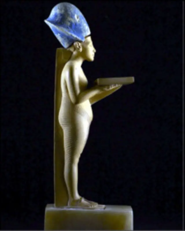 د فرعون اخناتون یوه ورکه شوې لرغونې مجسمه 