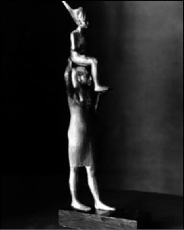 د تون پاچا مجسمه .