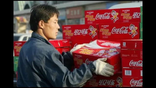 Kinh tế Trung Quốc chỉ bắt đầu khởi sắc sau các cải cách lớn trong 1978. Một trong những thay đổi là cho phép đầu tư nước ngoài vào. Năm 1980 Coke là một trong những công ty đầu tiên lập liên doanh ở Trung Quốc.